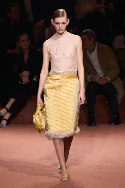Look 75